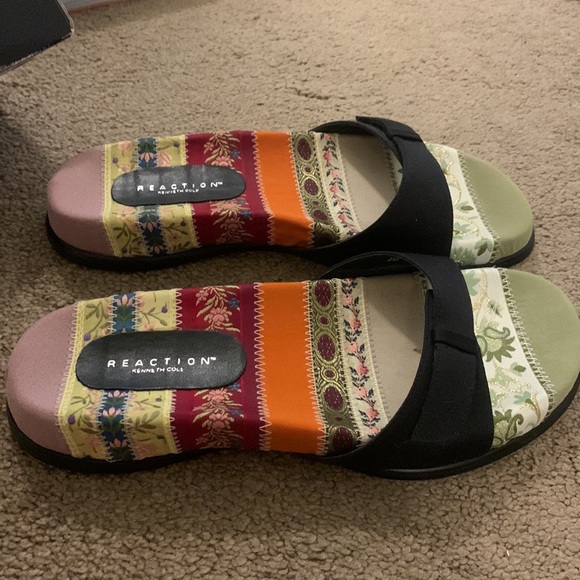 Reaction Kenneth Cole Sandals - Picture 2 of 4